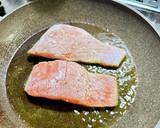 鮭のムニエル きのこクリームソース作り方2写真