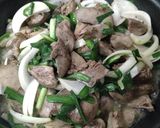 疲れた体に！鶏レバニラ作り方3写真