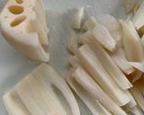 縦切で食感激変！洋風レンコンきんぴら作り方1写真