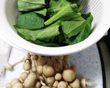 簡単！ひき肉と小松菜の塩昆布炒め作り方1写真