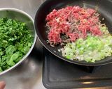 身近な食品で　カブの葉と豚ひき肉のおやき作り方3写真