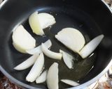 三枚肉と玉ねぎとモヤシの炒めキムチうどん作り方2写真