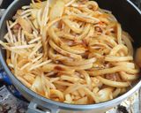 三枚肉と玉ねぎとモヤシの炒めキムチうどん作り方7写真