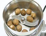 ミルで簡単！ナツメグの粉末化作り方1写真