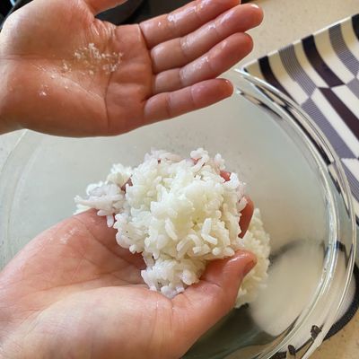 手にぎり！基本の塩おにぎり by えりみん Erimin 【クックパッド