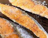 塩鮭のムニエル♫レモンバターソースがけ作り方2写真