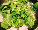 豚肉、ほうれん草、しめじ、もやしの炒め物作り方3写真