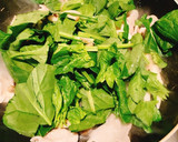 豚肉、ほうれん草、しめじ、もやしの炒め物作り方3写真
