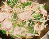 豚肉、ほうれん草、しめじ、もやしの炒め物作り方6写真