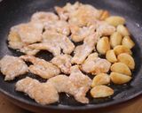 カリカリ鶏皮とニンニクのスタミナ甘辛炒め作り方3写真