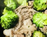 レンチン・ブロッコリーと豚肉の炒めもの作り方3写真
