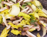 野菜を食べよう♪白菜としめじの炒もの作り方3写真