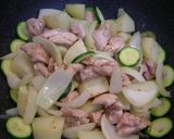 鶏肉とじゃがいも☆ピリ辛韓国風煮物作り方3写真