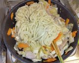 豚トロとエリンギの醤油焼きうどん作り方3写真