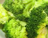 市販サラダ活用●丸ごとブロッコリー作り方1写真