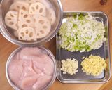 たっぷりの餡がうまい☆れんこん鶏チリ☆作り方1写真