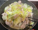 大量消費！豚バラ白菜ガリバタポン酢炒め作り方4写真