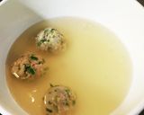 残った餃子の具で…！ つみれスープ作り方1写真