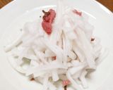 桜の花の塩漬と大根の揉み漬け作り方4写真