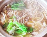 鍋☆うどん鍋☆旨辛韓国白菜☆100円以下作り方3写真
