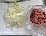 みんな大好き！作りおき　チーズinハンバーグ作り方1写真