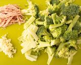 ブロッコリーのコンソメカレー蒸し作り方1写真