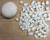 お餅リメイク＊塩きな粉おかき作り方1写真