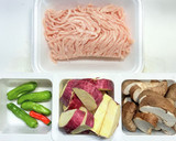 鶏ひき肉とさつま芋と椎茸のそぼろ煮作り方1写真