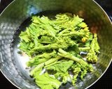 ツナ缶と菜の花の卵入り味噌汁作り方2写真