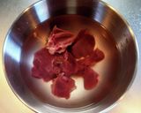 クセになるコク!手羽元と鶏レバーの味噌汁作り方3写真
