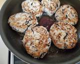れんこんと豆腐の塩麹照り焼きハンバーグ作り方4写真