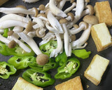 厚揚げとししとうとしめじのコチュ炒め作り方3写真