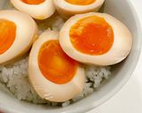 これだけでメインに！美味しすぎる煮卵丼作り方2写真