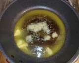 蕪とソーセージのガリバタ醤油炒め作り方3写真