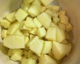 りんごとさつまいも煮【離乳食中期後期〜】作り方1写真