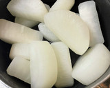 鶏手羽元と大根と卵の柔らか煮作り方1写真