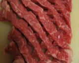 ステーキ肉を骨付きカルビ風に　（切り方）作り方2写真