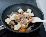 豚バラ厚揚げと小松菜の旨辛味噌炒め♩作り方3写真
