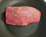 牛のたたき。焼いて、タレに漬けるだけ！作り方1写真