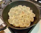 カリっじゅわ〜✨餃子の皮で『焼き小籠包』作り方13写真