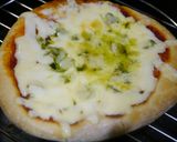 KALDI!青いにんにく辣油ピザ作り方2写真