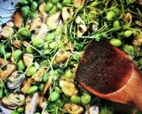 ムール貝と枝豆と豆苗の和風ニンニクパスタ作り方1写真