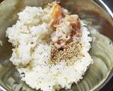 バターが香るカニカマ★パリおにぎり作り方3写真