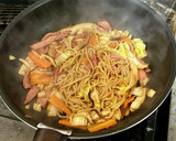 白菜とソーセージの焼きそば・焼肉のタレで作り方5写真