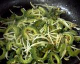 ゴーヤともやしのオイマヨ炒め♪作り方3写真