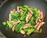 菜の花とランチョンミートの焼きうどん作り方5写真