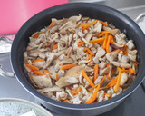 不器用鶏ごぼうシメジ舞茸ご飯作り方3写真