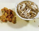 しめじと練り物のバタポン炒め作り方1写真