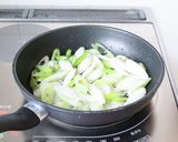 甘いネギが美味しい【エビとネギの甘酢炒め作り方3写真