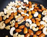 味噌ピーじゃなくて、味噌ミックスナッツ♪作り方2写真